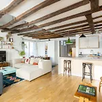 Luxurious 2 Bedroom Canal Saint Martin Saint Lazare